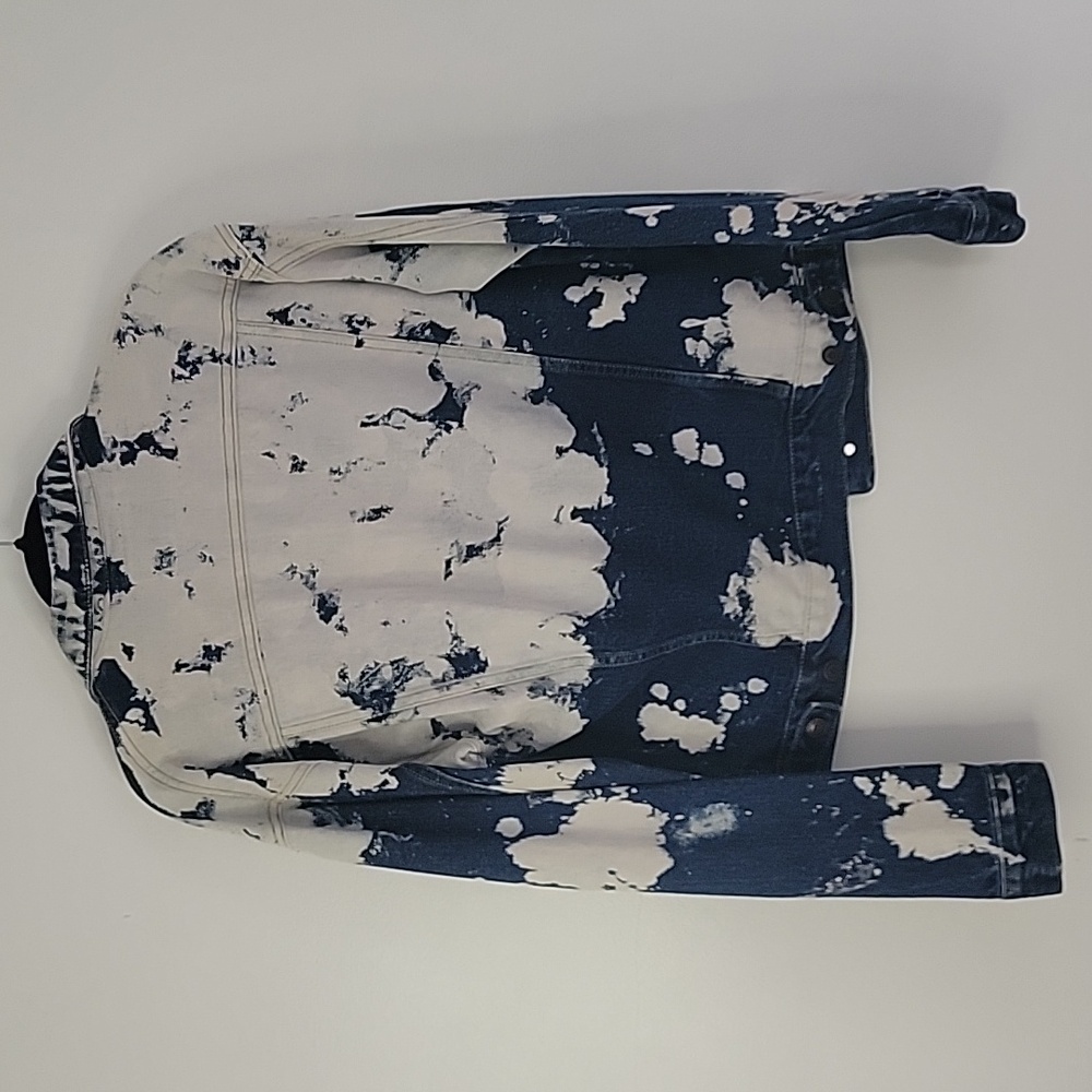 Splatter denim jacket 🤍 - Picture 2 of 8